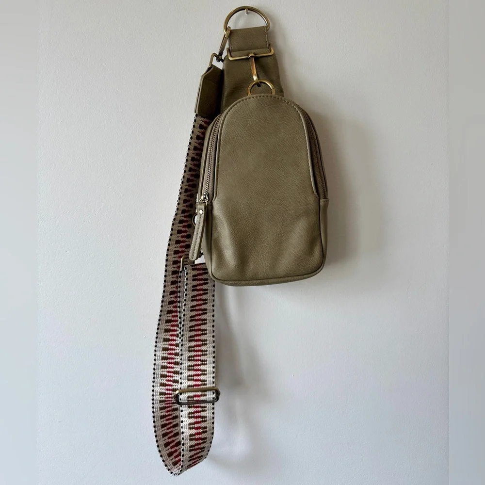 Urban Originals Olive Sling Bag 🖤 Vegan Leather | Pre-Loved - Picture 2 of 7